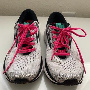 Women's Athletic Shoes with Pink Laces